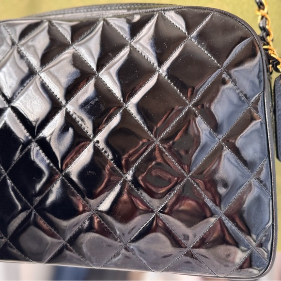 Chanel  SOLD vintage Black Quilted Leather Bag
Gold plated chain and zipper pull - Picture 4 of 12